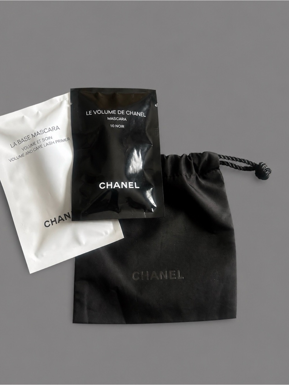 CHANEL Le Volume Mascara + Lash Primer Samples & Black Drawstring Pouch Set